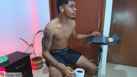 Snapshot of k_florez chatting on February 16, 9:27 am k_florez online show from February 16, 9:27 am