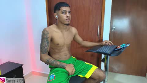 Snapshot of k_florez chatting on February 22, 7:23 pm k_florez online show from February 22, 7:23 pm