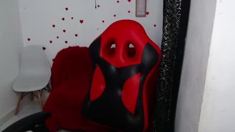 kael_fox online show from April 5, 7:11 pm