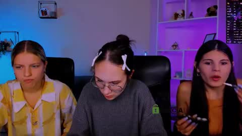 kaela_spell_ online show from November 18, 8:57 pm