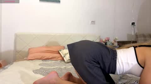 Snapshot of kaeliascorch chatting on September 25, 12:09 pm Hi my name is Senia online show from September 25, 12:09 pm