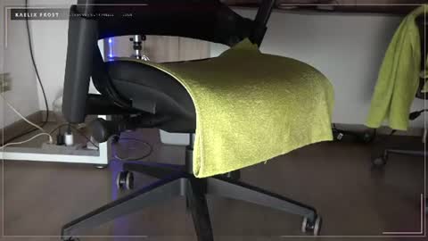 Snapshot of kaelix_frost chatting on July 29, 11:47 pm Kaelix Frost online show from July 29, 11:47 pm