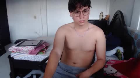 Snapshot of kafer_1022 chatting on November 24, 8:19 pm kafer online show from November 24, 8:19 pm