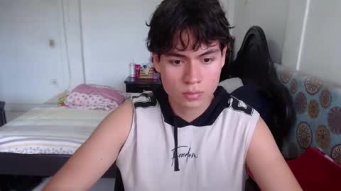 Snapshot of kafer_1022 chatting on December 4, 8:39 pm kafer online show from December 4, 8:39 pm