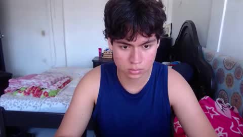 Snapshot of kafer_1022 chatting on December 17, 6:36 pm kafer online show from December 17, 6:36 pm