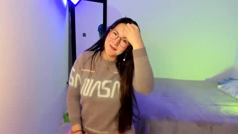 ChloeIndependient model online show from December 17, 1:05 pm