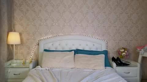 Kaia Monday Thursday FridaySaturdaySunday online show from November 9, 3:21 pm