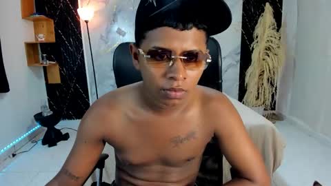 Snapshot of kaiser_alpha777 chatting on April 9, 6:35 pm kaiser_alpha777 online show from April 9, 6:35 pm