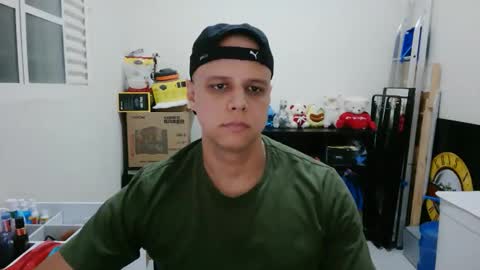 Snapshot of kaiserdoom chatting on December 13, 11:32 pm kaiserdoom online show from December 13, 11:32 pm