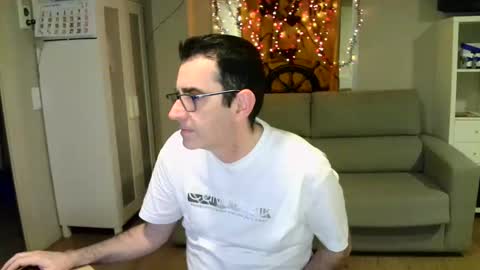 Snapshot of kalem48 chatting on December 15, 1:35 am MusicMen49 online show from December 15, 1:35 am