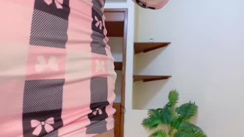 Snapshot of kali_sweet chatting on February 18, 2:40 am AndreaLactating online show from February 18, 2:40 am