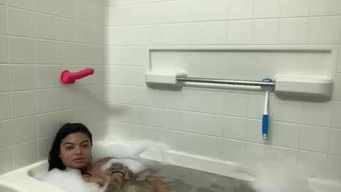 Snapshot of kalinature chatting on November 22, 5:28 am kalinature online show from November 22, 5:28 am