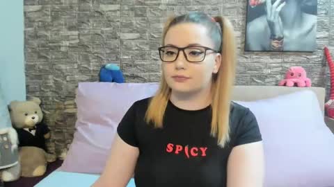 Snapshot of kalindahot chatting on May 31, 6:04 pm kalindahot online show from May 31, 6:04 pm