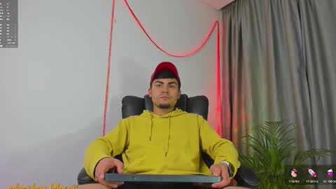 Snapshot of kalivan_voinesscu chatting on October 6, 5:05 am K A L I online show from October 6, 5:05 am