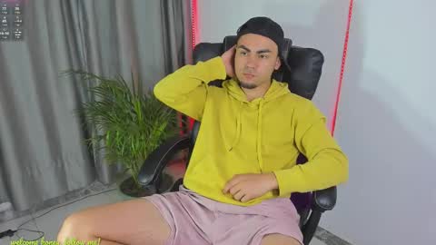 Snapshot of kalivan_voinesscu chatting on November 26, 8:37 am K A L I online show from November 26, 8:37 am