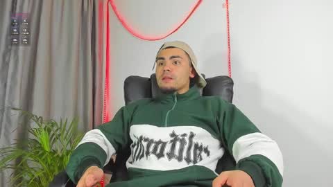 Snapshot of kalivan_voinesscu chatting on November 29, 8:39 am K A L I online show from November 29, 8:39 am