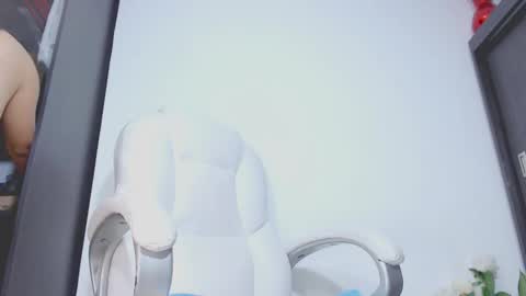 Snapshot of kally_higgins chatting on October 11, 2:55 am Hannah online show from October 11, 2:55 am