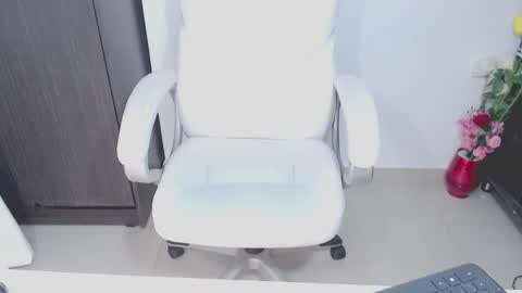 Snapshot of kally_higgins chatting on October 17, 10:34 pm Hannah online show from October 17, 10:34 pm