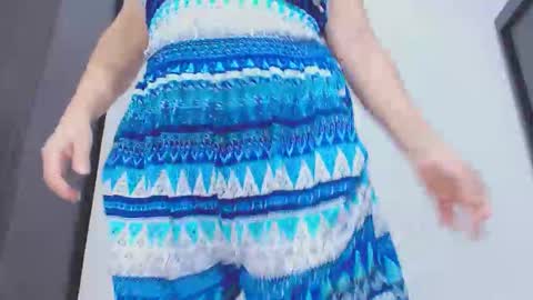 Snapshot of kally_higgins chatting on November 9, 1:48 am Hannah online show from November 9, 1:48 am