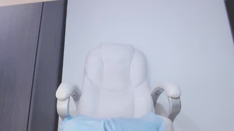 Snapshot of kally_higgins chatting on December 14, 8:24 pm Hannah online show from December 14, 8:24 pm