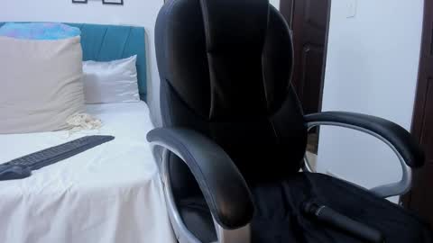 Kamilalopez online show from October 25, 11:10 pm