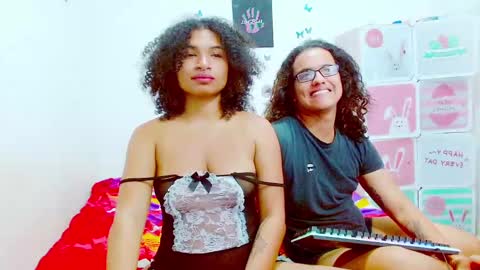 Snapshot of kami_chigiri chatting on February 4, 3:00 am Dante and Carolina independient model online show from February 4, 3:00 am