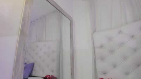 Snapshot of kamila_arias chatting on September 24, 12:08 pm    online show from September 24, 12:08 pm