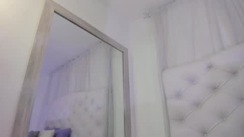 Snapshot of kamila_arias chatting on September 27, 12:21 pm    online show from September 27, 12:21 pm