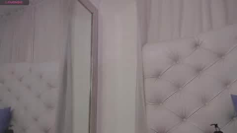 Snapshot of kamila_arias chatting on October 17, 2:08 pm    online show from October 17, 2:08 pm