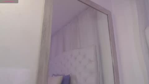 Snapshot of kamila_arias chatting on October 21, 2:18 pm    online show from October 21, 2:18 pm