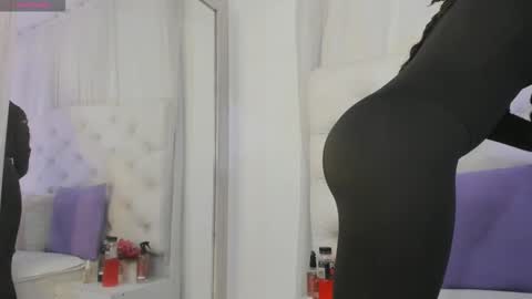 Snapshot of kamila_arias chatting on November 3, 2:07 pm    online show from November 3, 2:07 pm