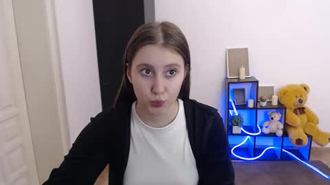 kamilla_love_ online show from November 15, 12:34 pm