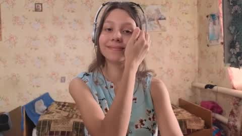 Mari  Simmons online show from October 8, 6:33 am