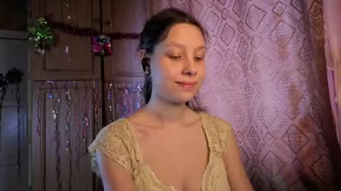 Mari  Simmons online show from December 19, 9:05 am