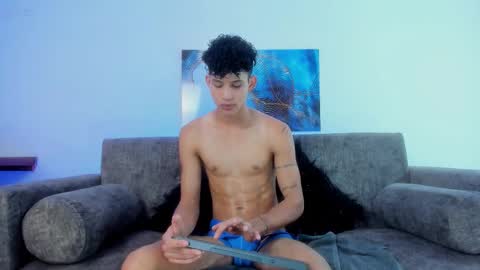 Snapshot of kamisuarezz chatting on November 25, 6:41 pm Kami online show from November 25, 6:41 pm