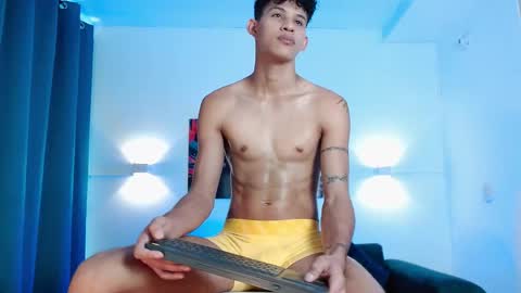 Snapshot of kamisuarezz chatting on December 13, 7:53 pm Kami online show from December 13, 7:53 pm