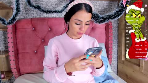 hello  Im Danni online show from December 31, 2:40 am