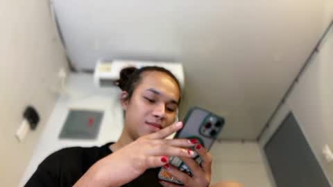 Snapshot of kandymuse_ chatting on April 27, 5:55 pm my ig ts kandy69 online show from April 27, 5:55 pm