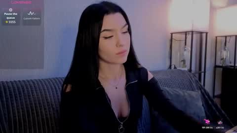 Snapshot of kara_life chatting on December 5, 1:47 am kara_life online show from December 5, 1:47 am