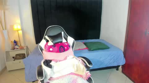 karen_adamss online show from January 18, 2:48 am