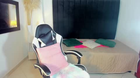 karen_adamss online show from February 4, 3:12 am