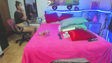 Snapshot of karen_milf_2 chatting on December 10, 3:09 am Karen online show from December 10, 3:09 am