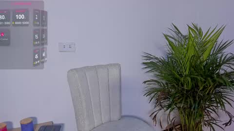 Snapshot of karen_roldan chatting on June 7, 2:48 am online show from June 7, 2:48 am