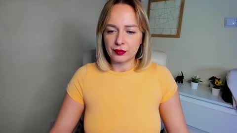 Snapshot of karenenergy chatting on December 4, 6:34 am Karenenergy online show from December 4, 6:34 am