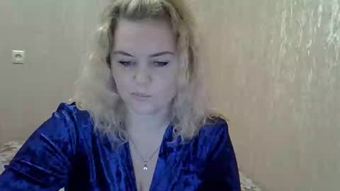 karennelsonx online show from January 10, 7:43 pm