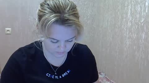 karennelsonx online show from January 18, 7:37 pm