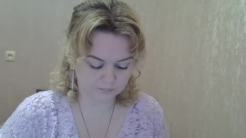 karennelsonx online show from February 25, 11:41 am