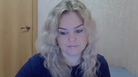 karennelsonx online show from September 25, 8:29 am