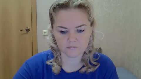 karennelsonx online show from October 16, 9:10 am