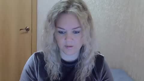 karennelsonx online show from October 18, 3:57 pm